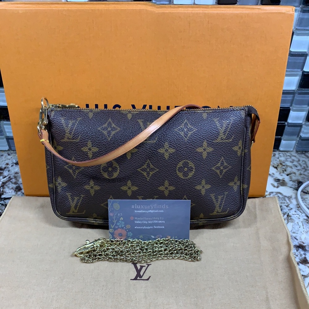 ⛔️SOLD⛔️Louis Vuitton Pochette Accessories